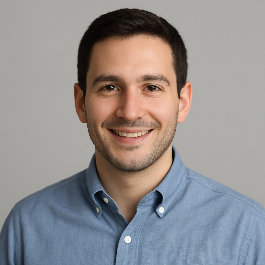 Headshot of Eli Navarro
